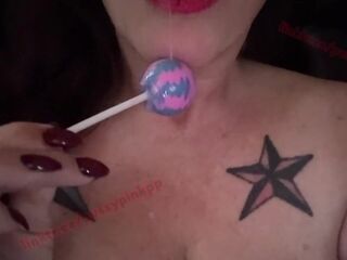 Sucking and Squirting on Pleasing Sweetmeat Plaid petticoat and fishnets