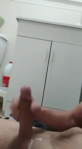 Jonathancyr masturbates and cums like a pig