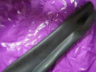 Putting on lengthy Latex opera gloves