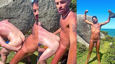 Fodendo o turista branquelo no fundo da trilha de uma praia nem tão deserta assim - Foda completa