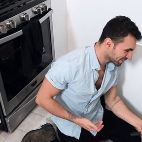 Ian Greene&#039;s Butt Is So Sexy, The Client Who Wanted His Sink Fixed Can&#039;t Help Himself - Reality Dudes