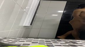 pauzudo tomando banho