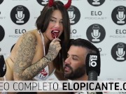 SARA BLONDE CHUPA LA PALETA BON BON BUM EN EL CUARTO PICANTE