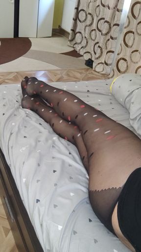 Black patterned pantyhose whith dots