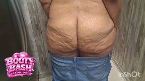 BIG BOOTY BBW ANAL QUEEN SHOWS OFF HER TITTIES