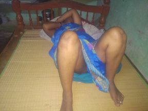 Kadhalan sunniyai kaiyaal aatum munnaal kadhali, ex-wife handjop with boy friend