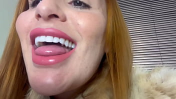 Fumando e cuspindo na tua cara pra te mostrar como tu &eacute_ beta