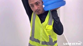 fui entregar agua pro cliente, e dei minha rola como brinde !