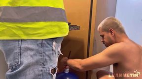 fui entregar agua pro cliente, e dei minha rola como brinde !
