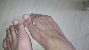 Dirty piggy feet / long nails ( rainy day