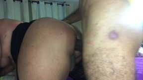 bombeiro encontra travesti se exibindo no espelho fica com tesao e fode a cavala gostosa gozando dentro