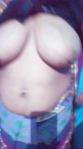 superb desi MILF showing breast and naval