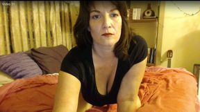 Lusty ex-wife of my colleague made a vid of her solo show on the bed