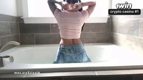 Playing in the Bath - Alexis Zara Fucks Pussy Underwater Wet T Jeans Strip