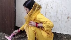 Naukrani ki chuchi pakad ke jabar dasti pel diya