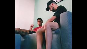 Macho peludo me chupa el culo y yo le chupo su deliciosa verga.