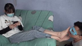 Goddess with big feet seduces, licking and sucking toes!