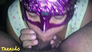 Punhetando chupando e tirando leite de pica