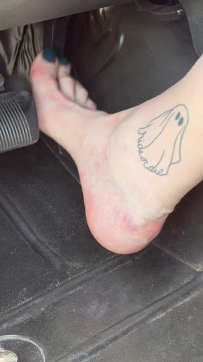 Pedal Pumping Size 16 Feet in Jeep Heels & Barefoot