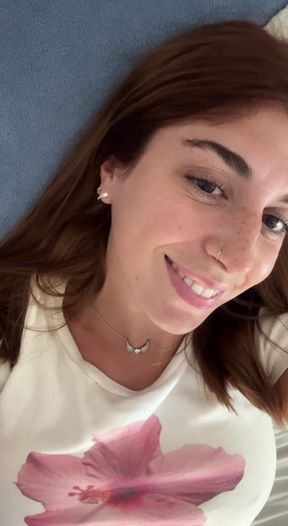 Curvy solo cuckold gets a facial
