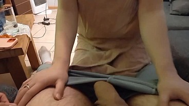 Mi Cuñada Osada Se Pasea En Toalla y Terminamos Follando Mientras Mi Esposa Está Trabajando