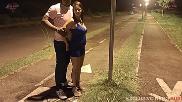 Arrebentei a buceta da Bruna Santiny no meio da rua e o marido filmando