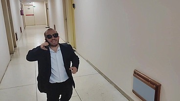 Um menage com duas safadas gostosas e um anão