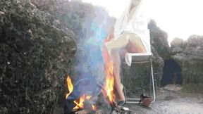 Enjoying fire by the sea WMV(1280x720)FHD