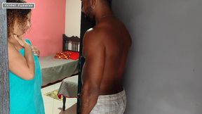 o puto traidor aproveitou ausencia da esposa pra meter na enpregadaa gostosa
