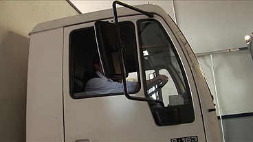 Jodi James Spreads Her Legs In A Car For A Quick Fuck Session