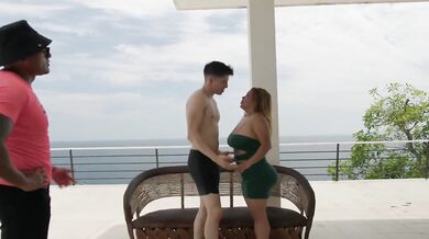 Mexican MILF gushing cum throat deep on Acapulco beach