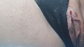 Secret pissing at the beach