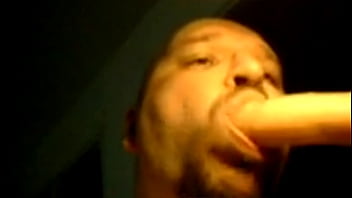 Homo Kotilainen jerking and cumming on his sofa.