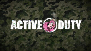 Masturbare manuală, orgie, fără șa, gangsex, sex în patru, intens, militar – videoclip hardcore cu Blake Effortley, Logan Lane și Ryan Jordan tatuați, futuți în cur