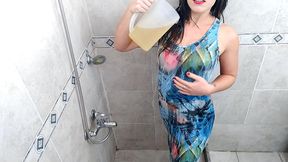 pee bath with a 4 liter jug ​​of yellow and very smelly pee!!!
