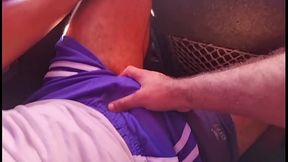 Machos com sacanagem dentro do onibus de escurss&atilde_o