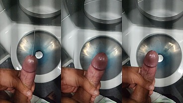 Gozadinha no banheiro do ônibus