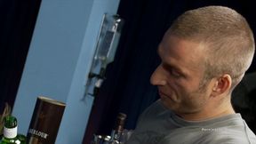 cindy behr se fait baiser et recoit une ejaculation faciale dans le club libertin