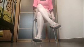 toe tapping crossed legs in flip flops