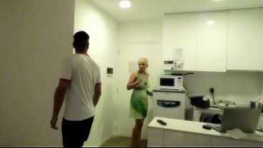cuando una puta ninfomana se divierte ,mientras el marido no esta