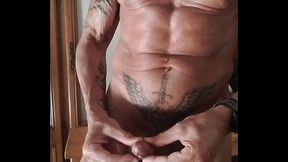 Je branle ma bite en secouant mes grosse couilles, belle &eacute_jaculation, vid&eacute_o compl&egrave_te non flout&eacute_e.