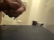 トイレにてなし崩し大量射精