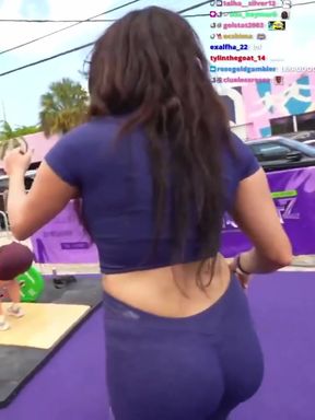 Curvy girl shows off her big booty