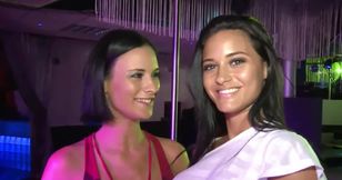 deux belles filles baisées en club libertin
