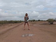 plug anal para puta ladyboy caliente desnuda en publico con sandalias y minivestido
