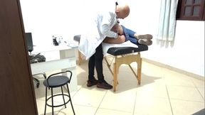 Gynecologist performs rectal exam with his fingers in her ass