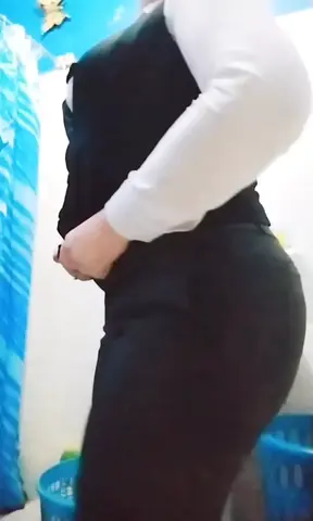 Office temptress strips and shows off her big ass