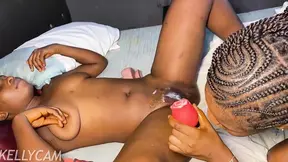 Step mom and Queen share a lesbian squirt session