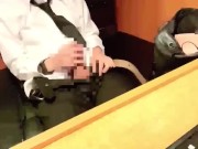 【盗撮風】満喫でシコシコと気持ちよさそうにオナニーする社会人