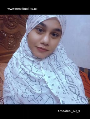 Pakistani desi girl swallows cum in facial